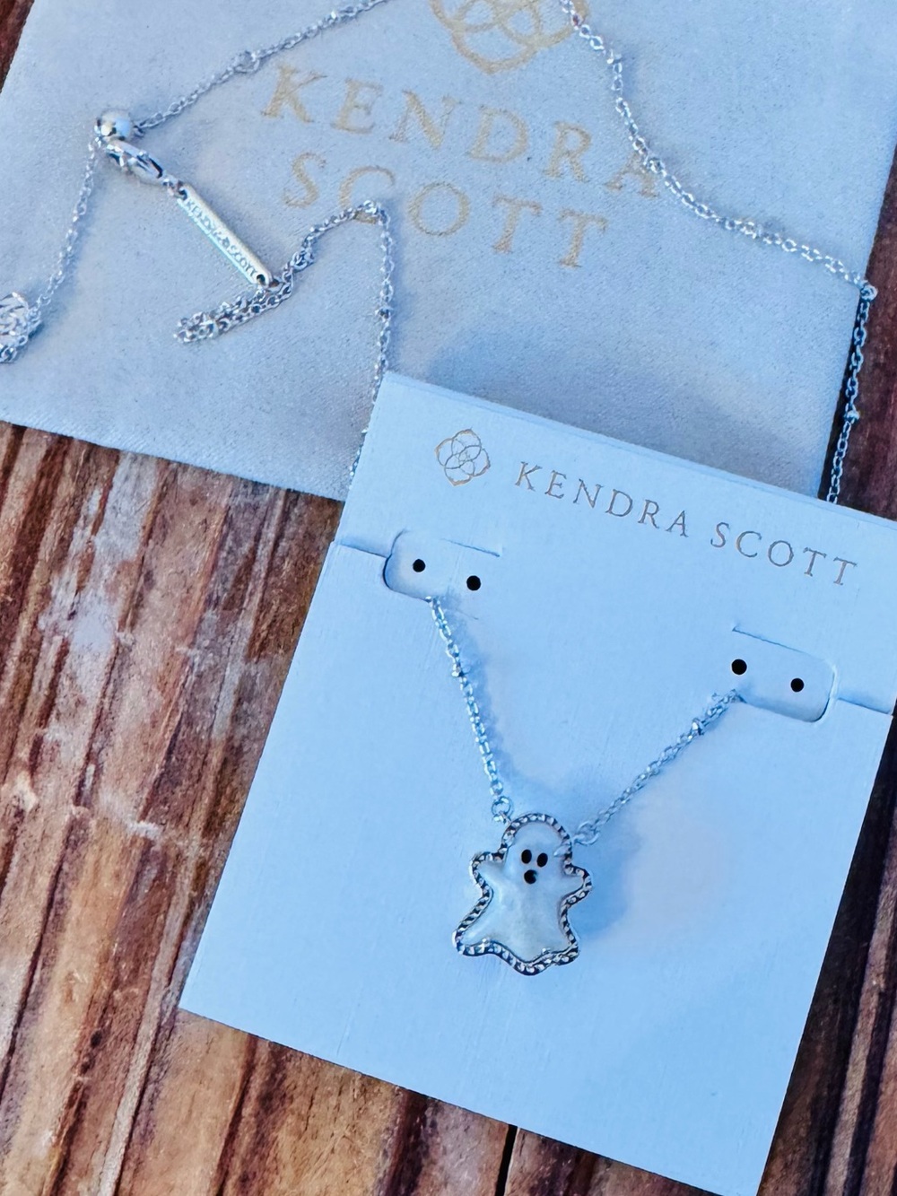 Kendra Scott White Mother-of-Pearl Ghost Reversible Necklace Silver - Picture 3 of 9
